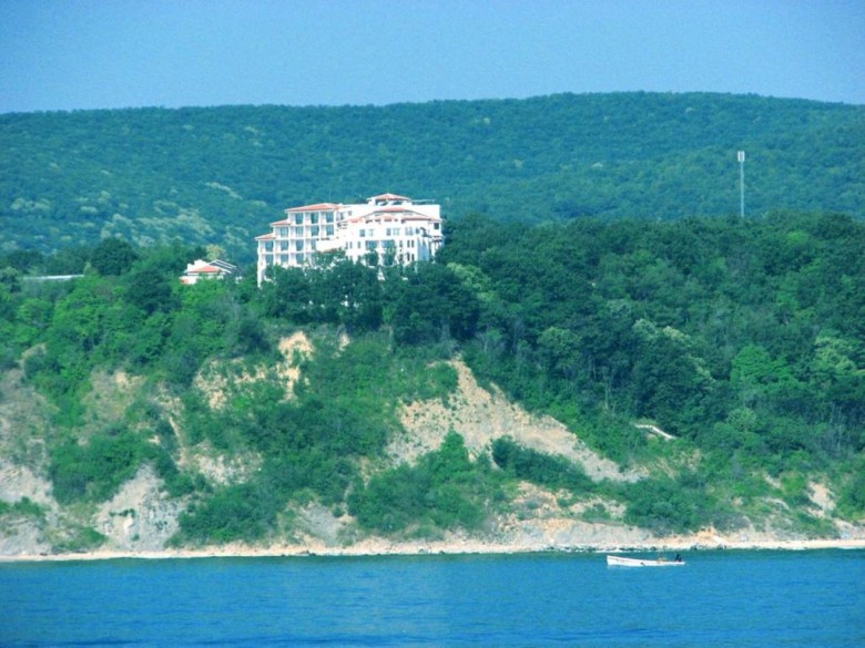 ApartmentFor Sale, Obzor