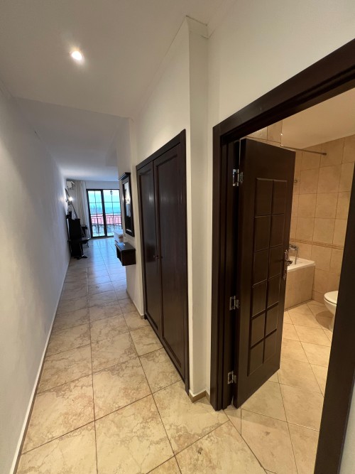 ApartmentFor Sale, Obzor