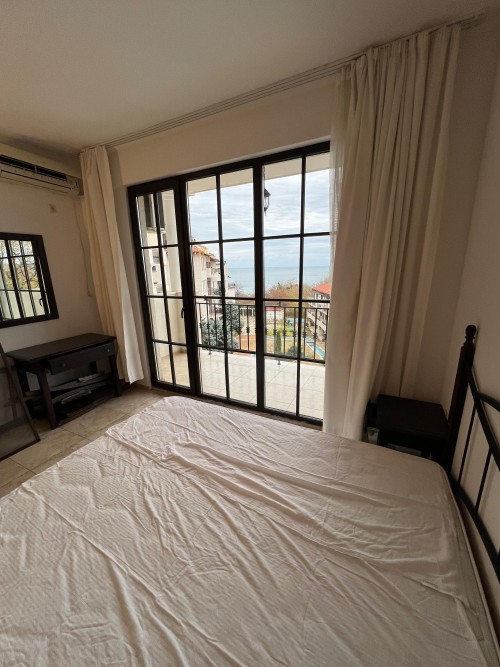 ApartmentFor Sale, Obzor