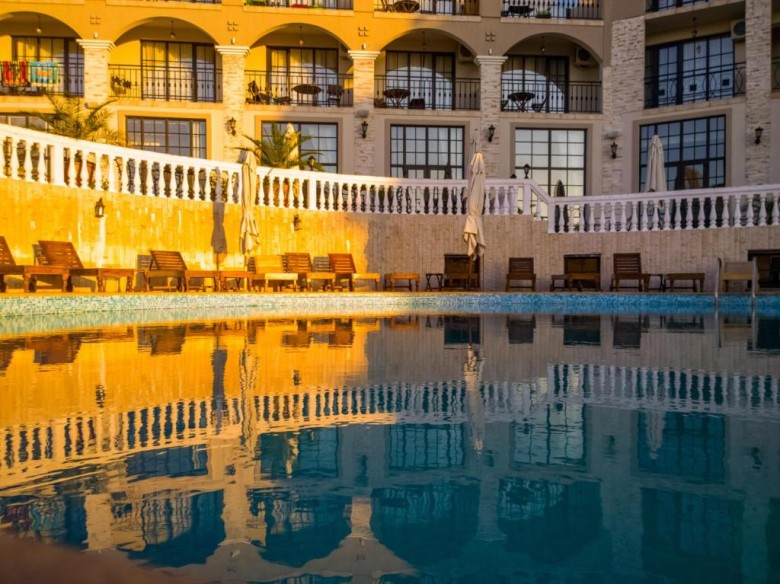 ApartmentFor Sale, Obzor