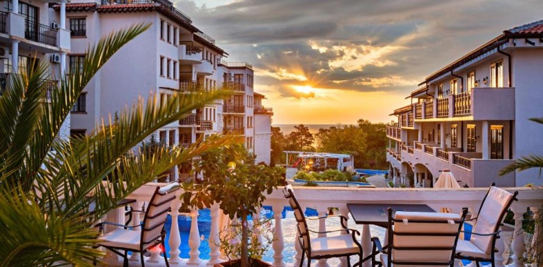 ApartmentFor Sale, Obzor