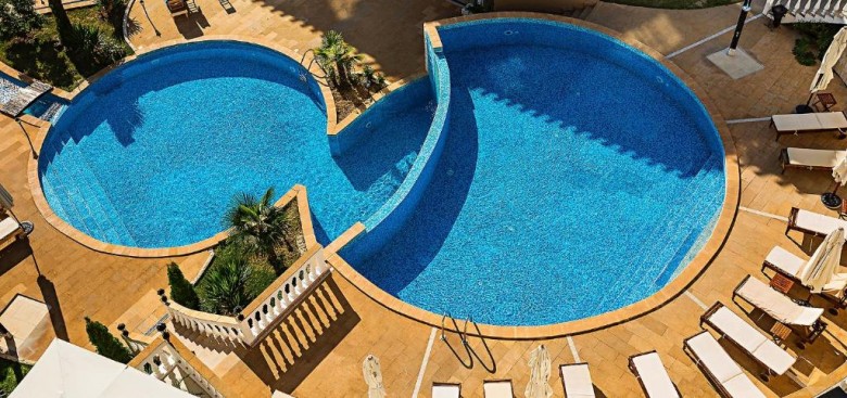 ApartmentFor Sale, Obzor