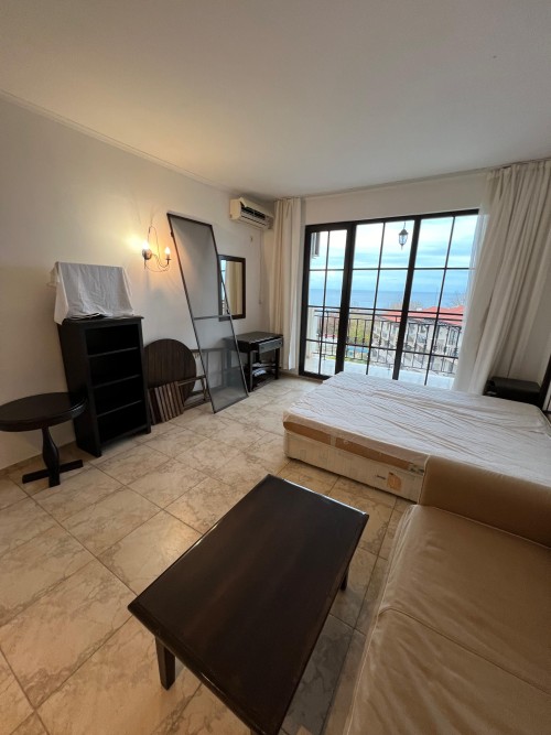 ApartmentFor Sale, Obzor