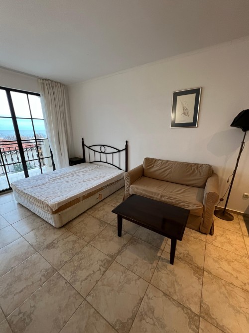 ApartmentFor Sale, Obzor