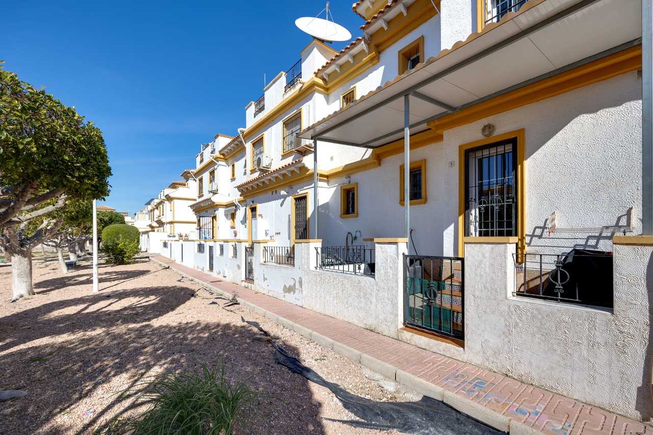 3 Bed, 2 Bath, HouseFor Sale, Torrevieja, Alicante