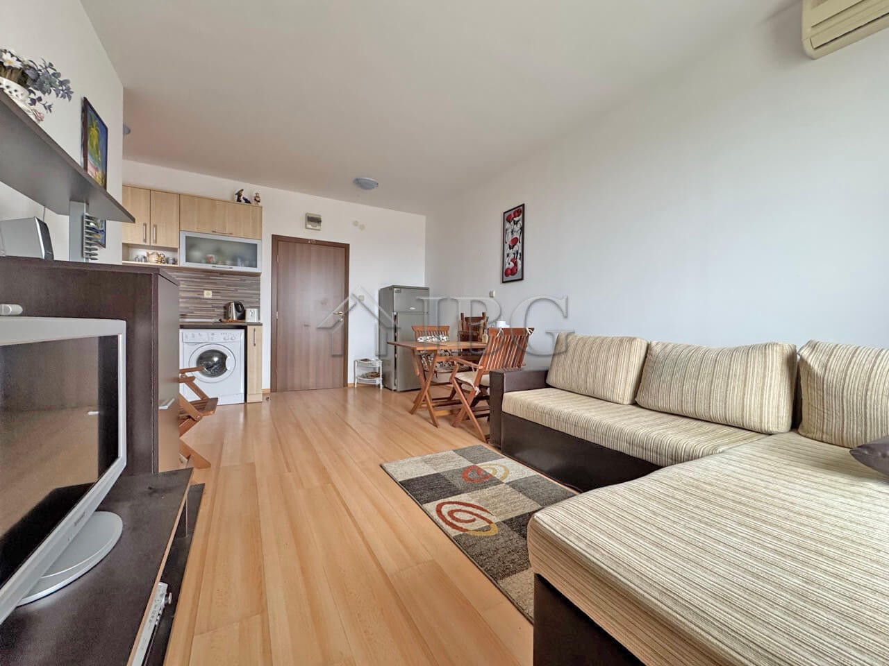 1 Bath, ApartmentFor Sale, Sunny Day 6