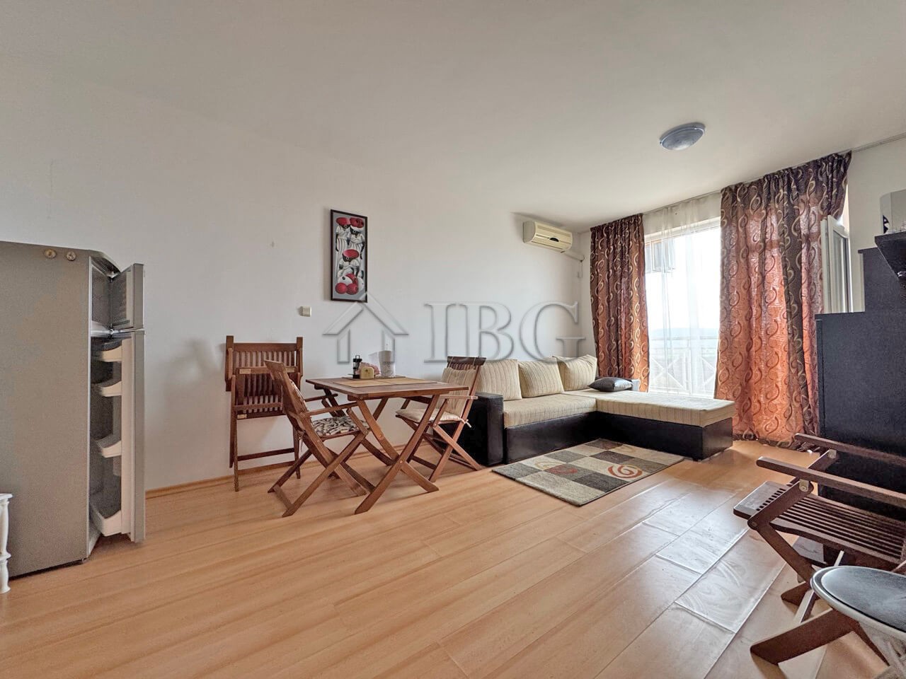 1 Bath, ApartmentFor Sale, Sunny Day 6