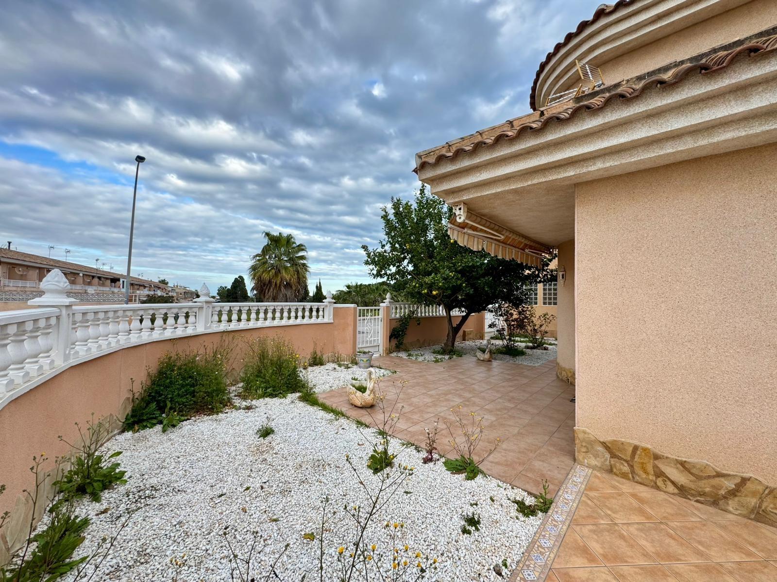 3 Bed, 2 Bath, HouseFor Sale, Torrevieja, Alicante