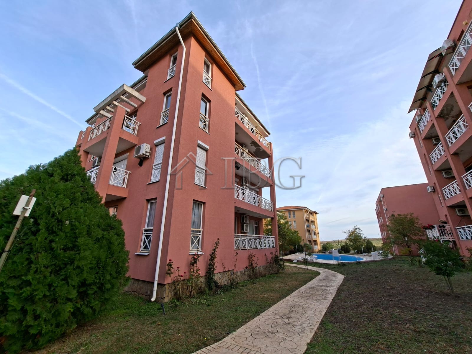 1 Bath, ApartmentFor Sale, Sunny Day 6