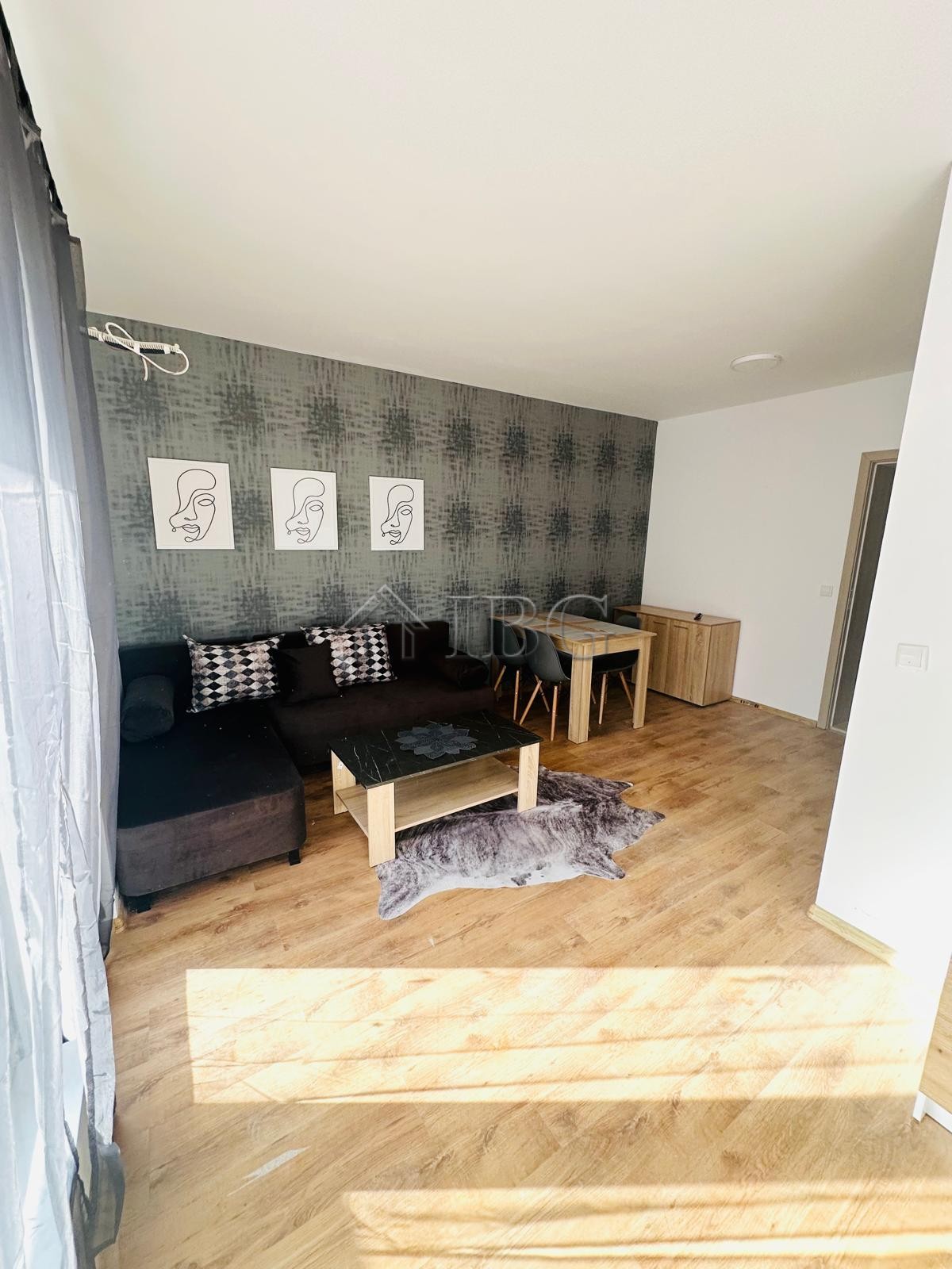 1 Bath, ApartmentFor Sale, Sunny Day 6