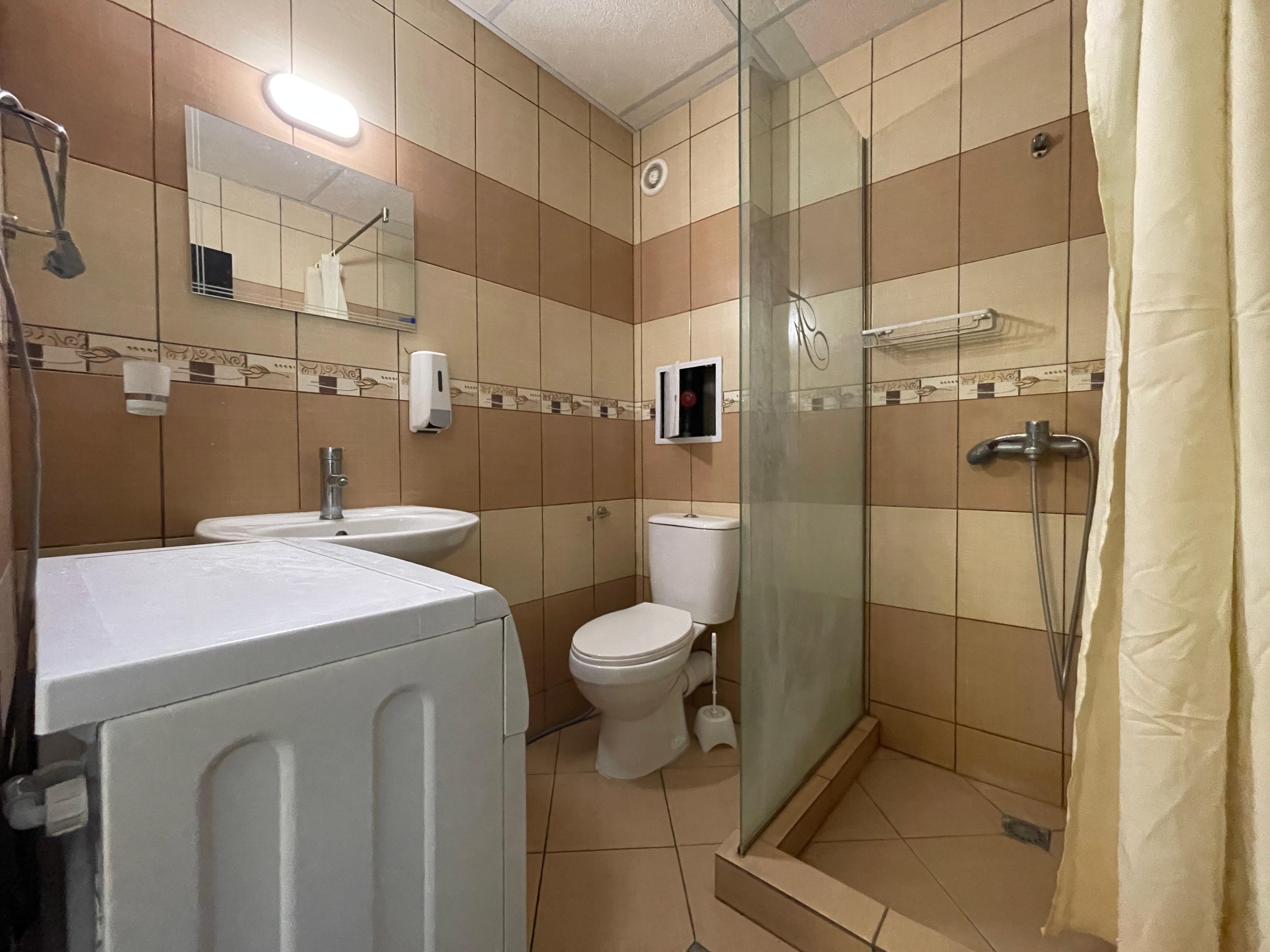 1 Bath, ApartmentFor Sale, Gardenia Hills, Ul.