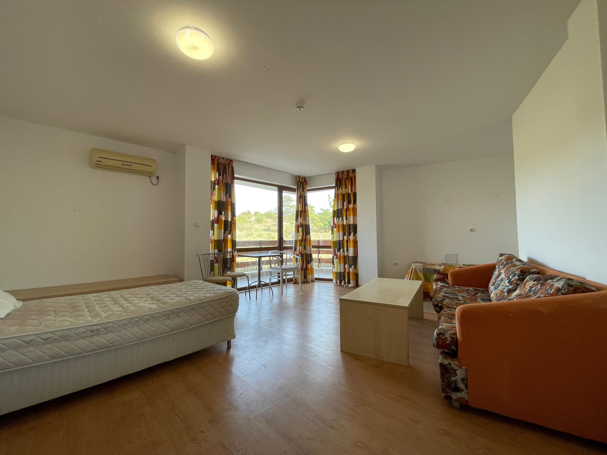 1 Bath, ApartmentFor Sale, Gardenia Hills, Ul.