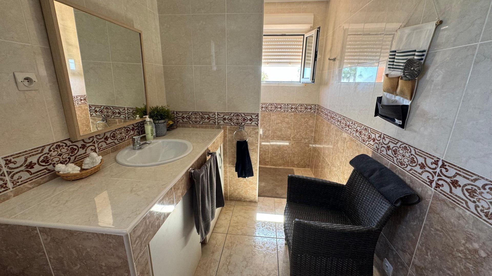 6 Bed, 2 Bath, HouseFor Sale, Albatera, Alicante