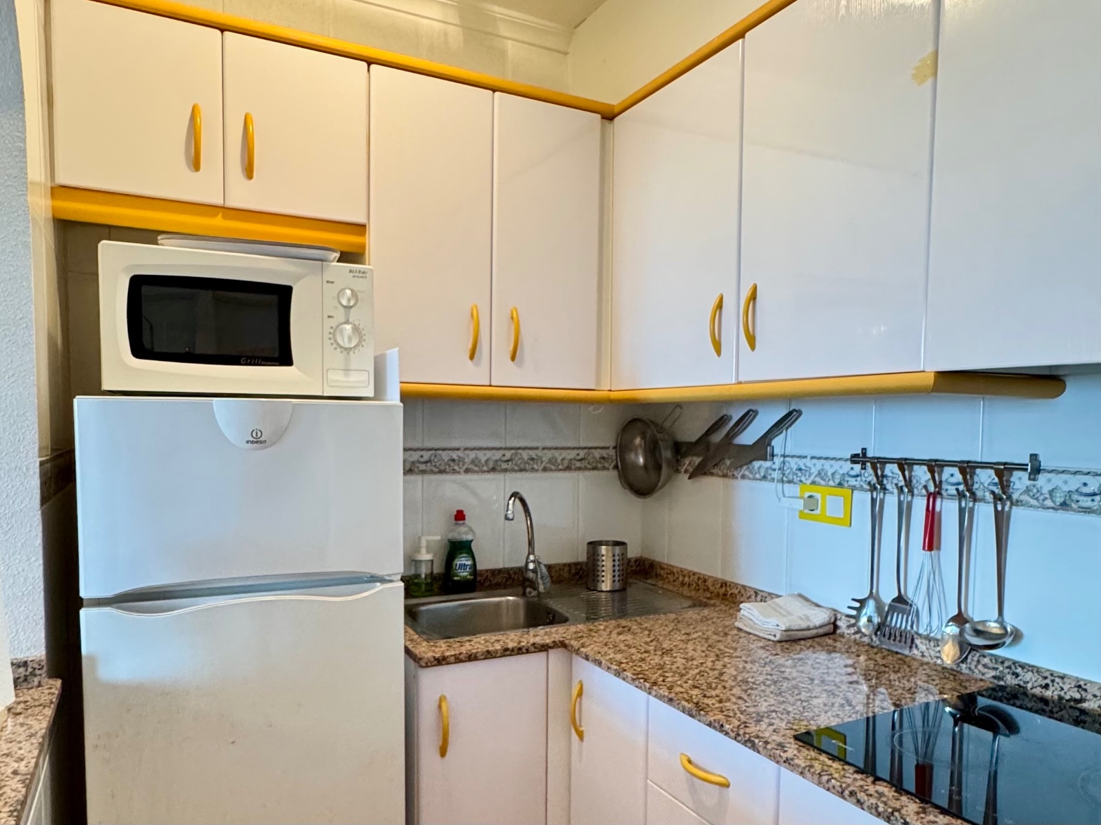 2 Bed, 1 Bath, ApartmentFor Sale, Torrevieja, Alicante