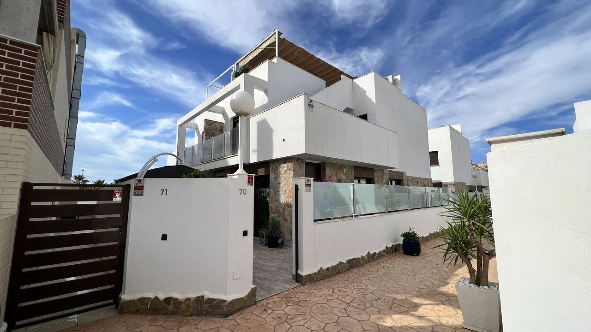 3 Bed, 2 Bath, HouseFor Sale, Cabo Roig, Alicante
