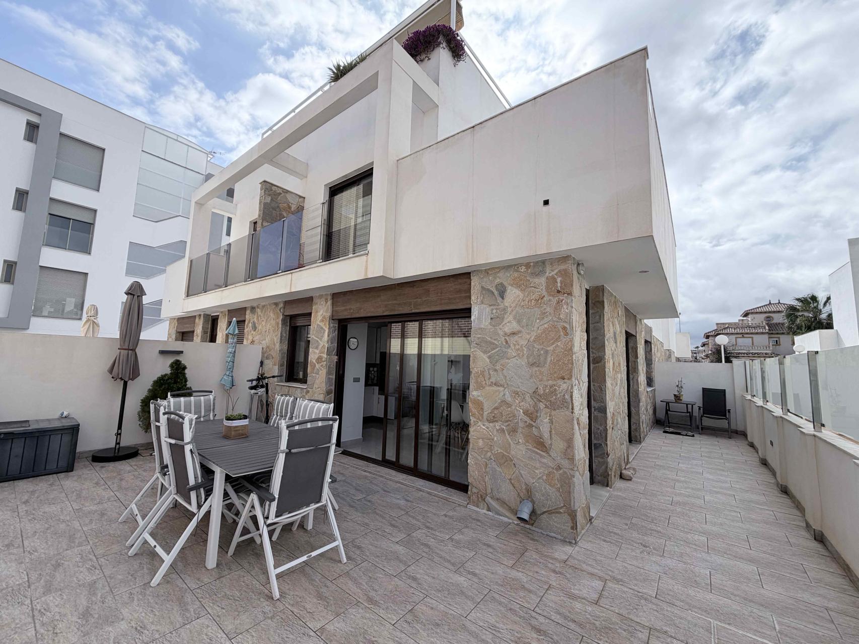 3 Bed, 2 Bath, HouseFor Sale, Cabo Roig, Alicante