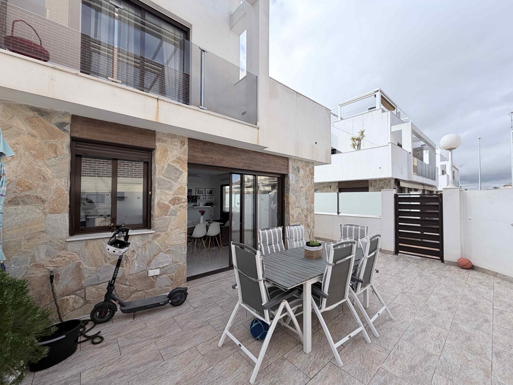 3 Bed, 2 Bath, HouseFor Sale, Cabo Roig, Alicante