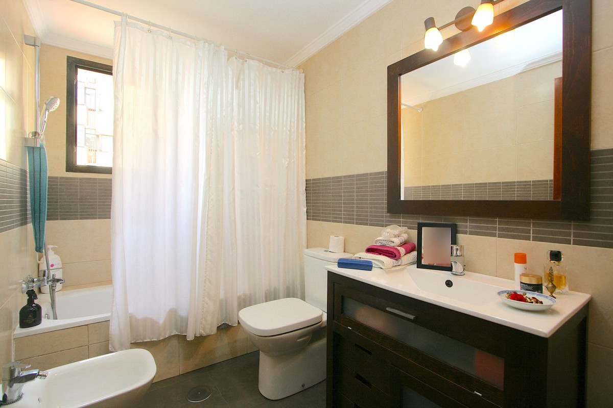 3 Bed, 2 Bath, ApartmentFor Sale, Fuengirola, Malaga
