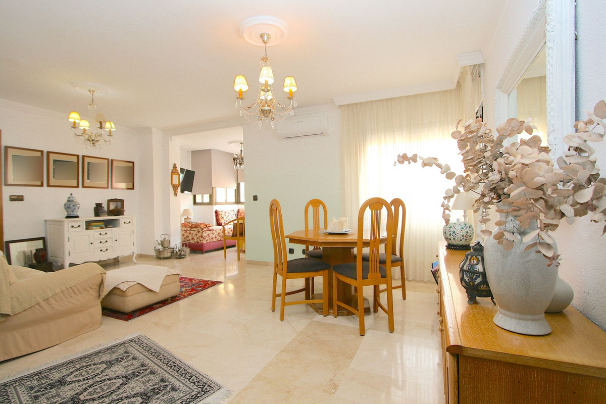 3 Bed, 2 Bath, ApartmentFor Sale, Fuengirola, Malaga