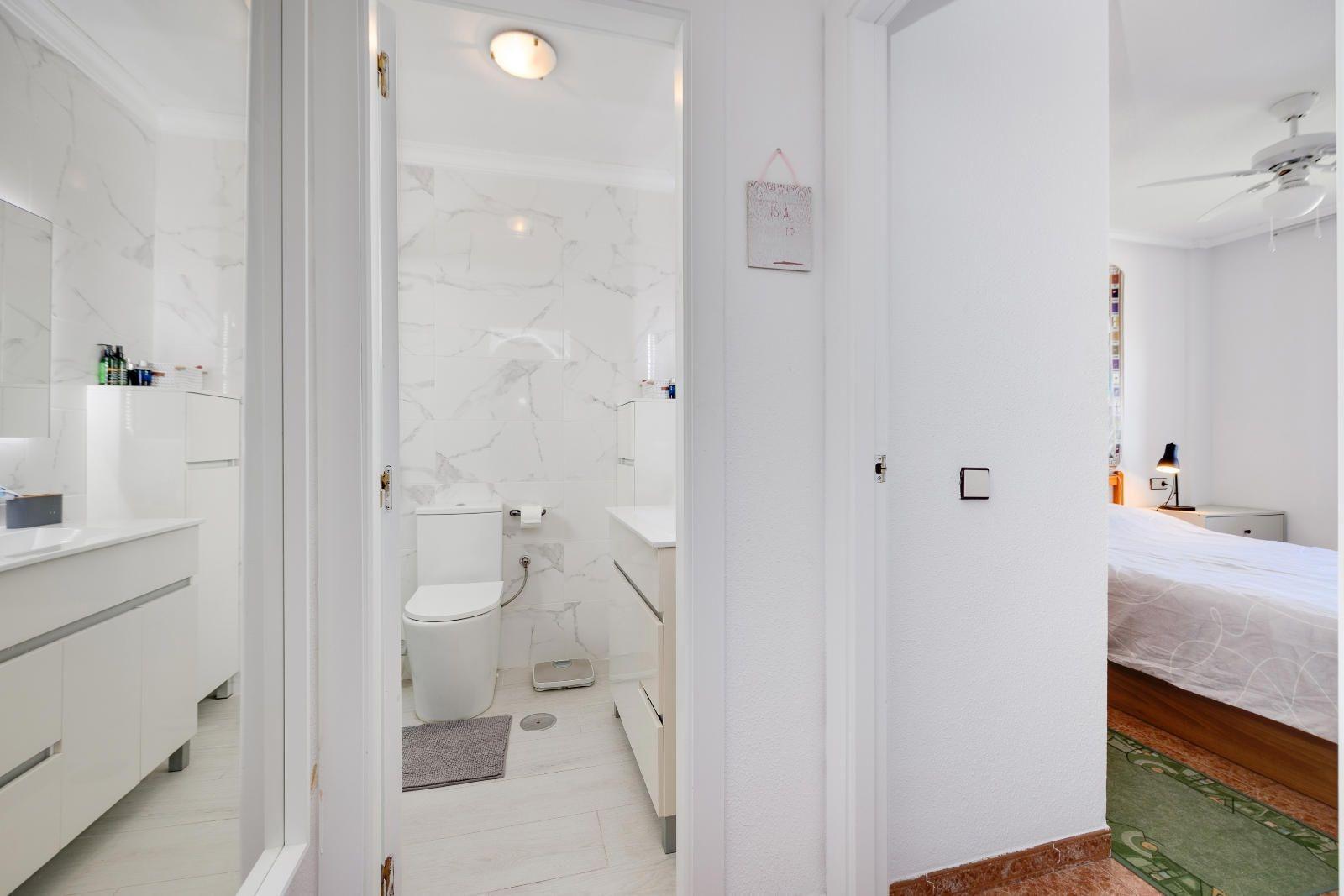 2 Bed, 1 Bath, ApartmentFor Sale, Torrevieja, Alicante