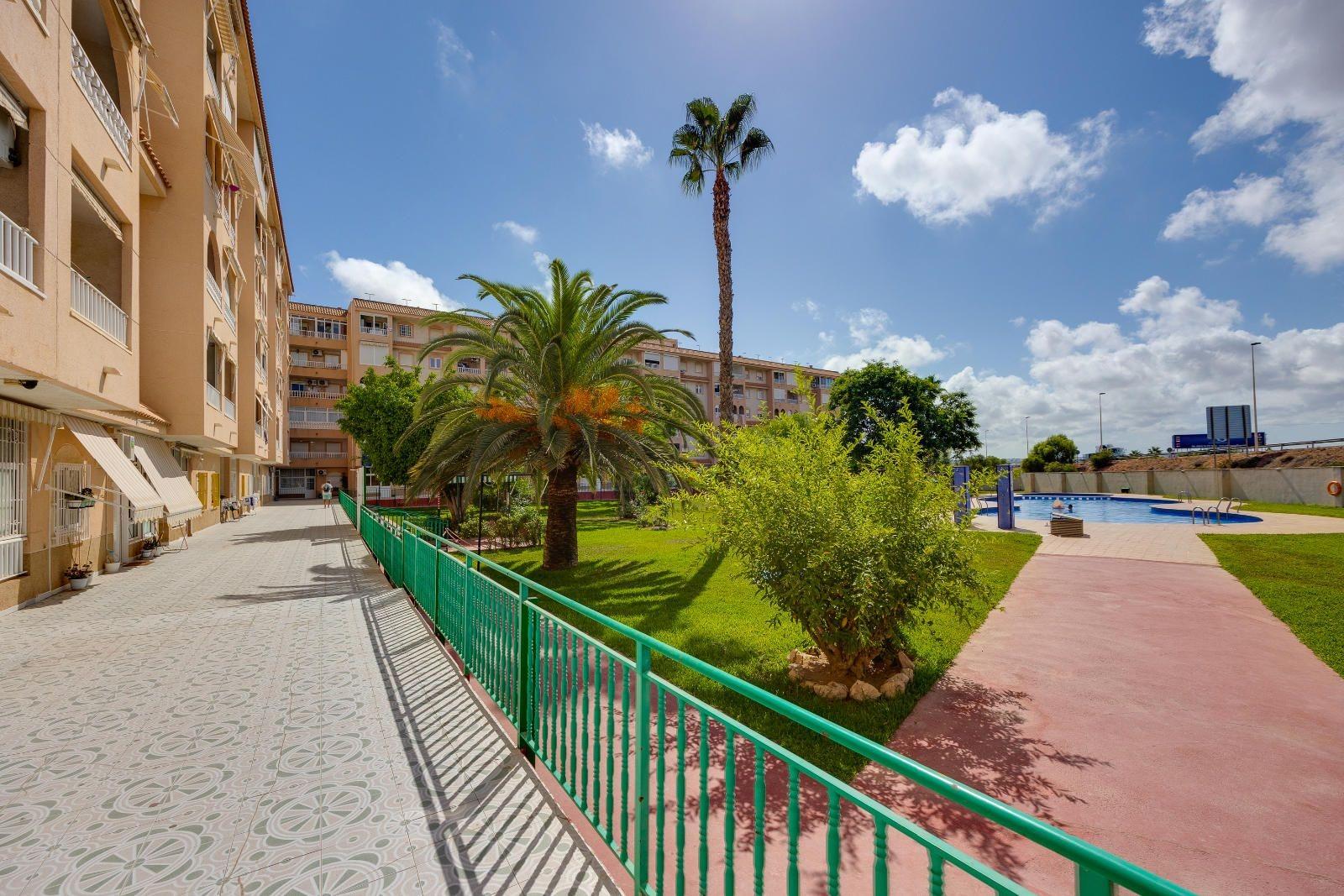 2 Bed, 1 Bath, ApartmentFor Sale, Torrevieja, Alicante