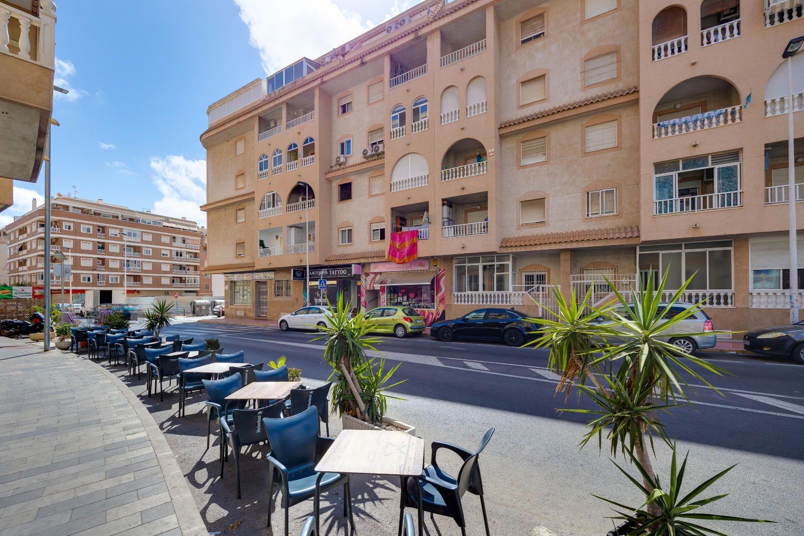 2 Bed, 1 Bath, ApartmentFor Sale, Torrevieja, Alicante