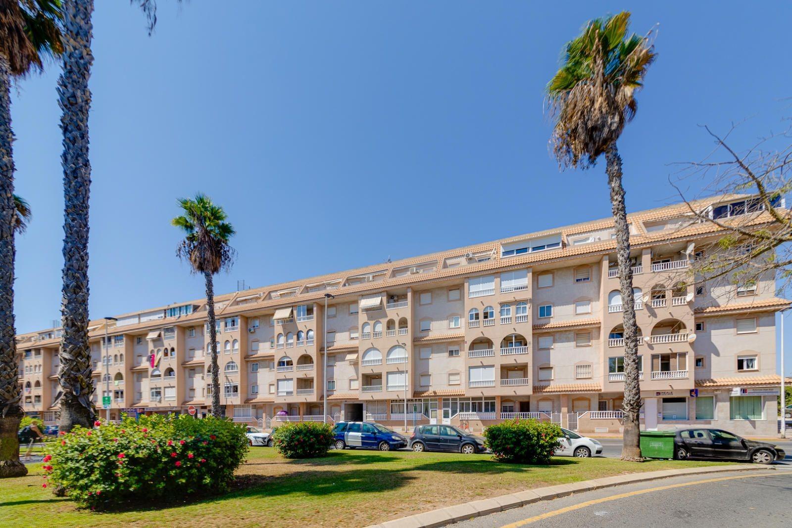 2 Bed, 1 Bath, ApartmentFor Sale, Torrevieja, Alicante