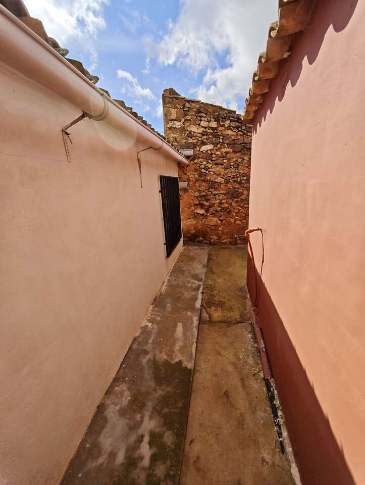 4 Bed, 2 Bath, HouseFor Sale, Yecla, Murcia