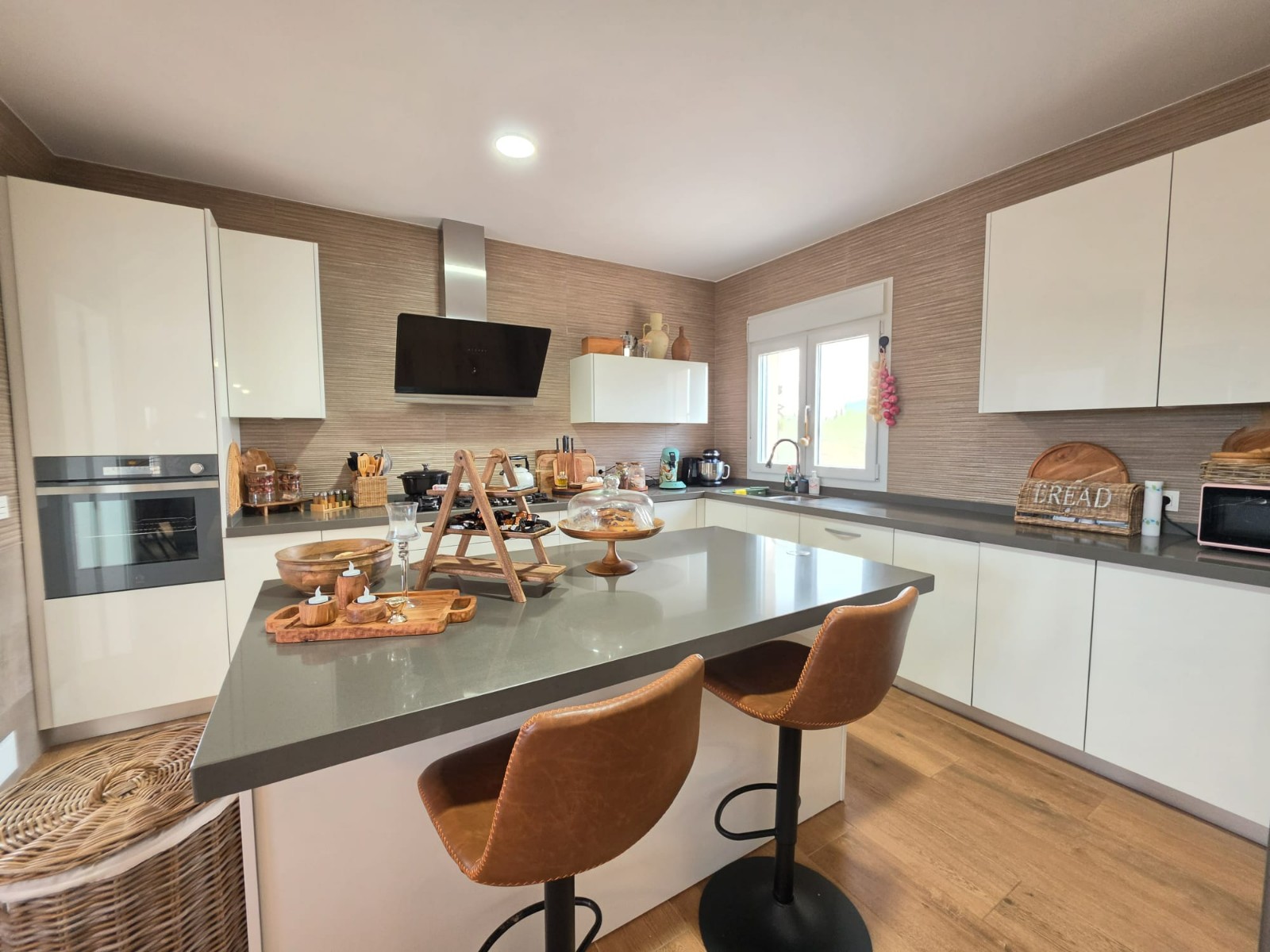 4 Bed, 3 Bath, HouseFor Sale, Pinoso, Alicante