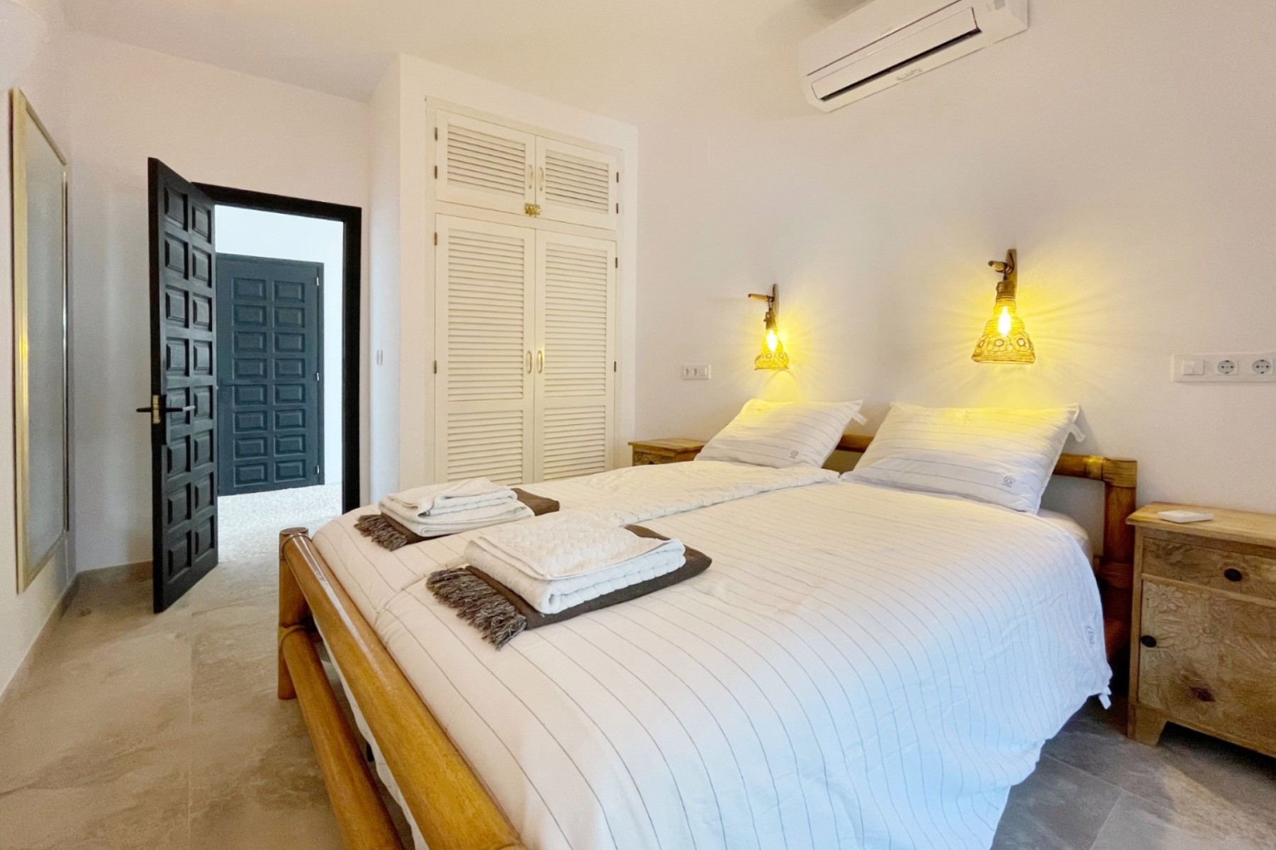 4 Bed, 2 Bath, HouseFor Sale, Moraira, Alicante