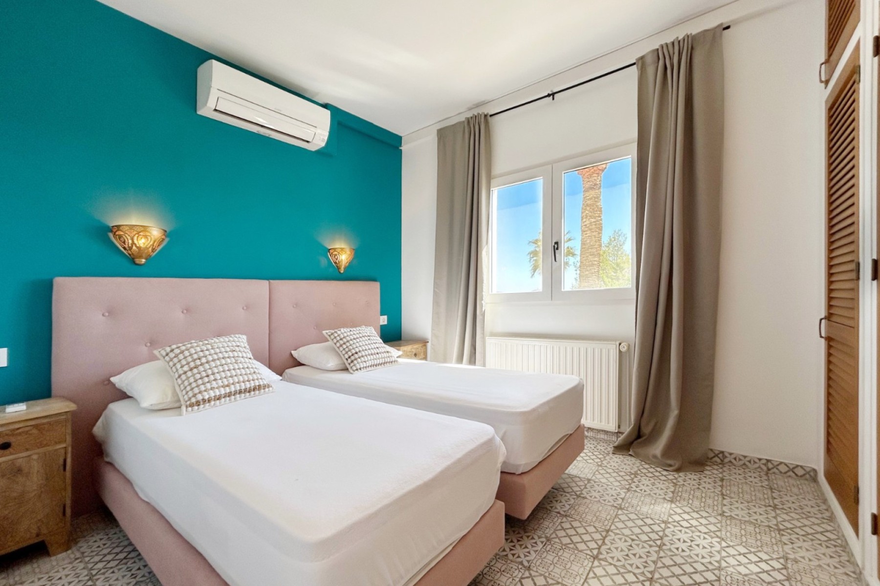 4 Bed, 2 Bath, HouseFor Sale, Moraira, Alicante