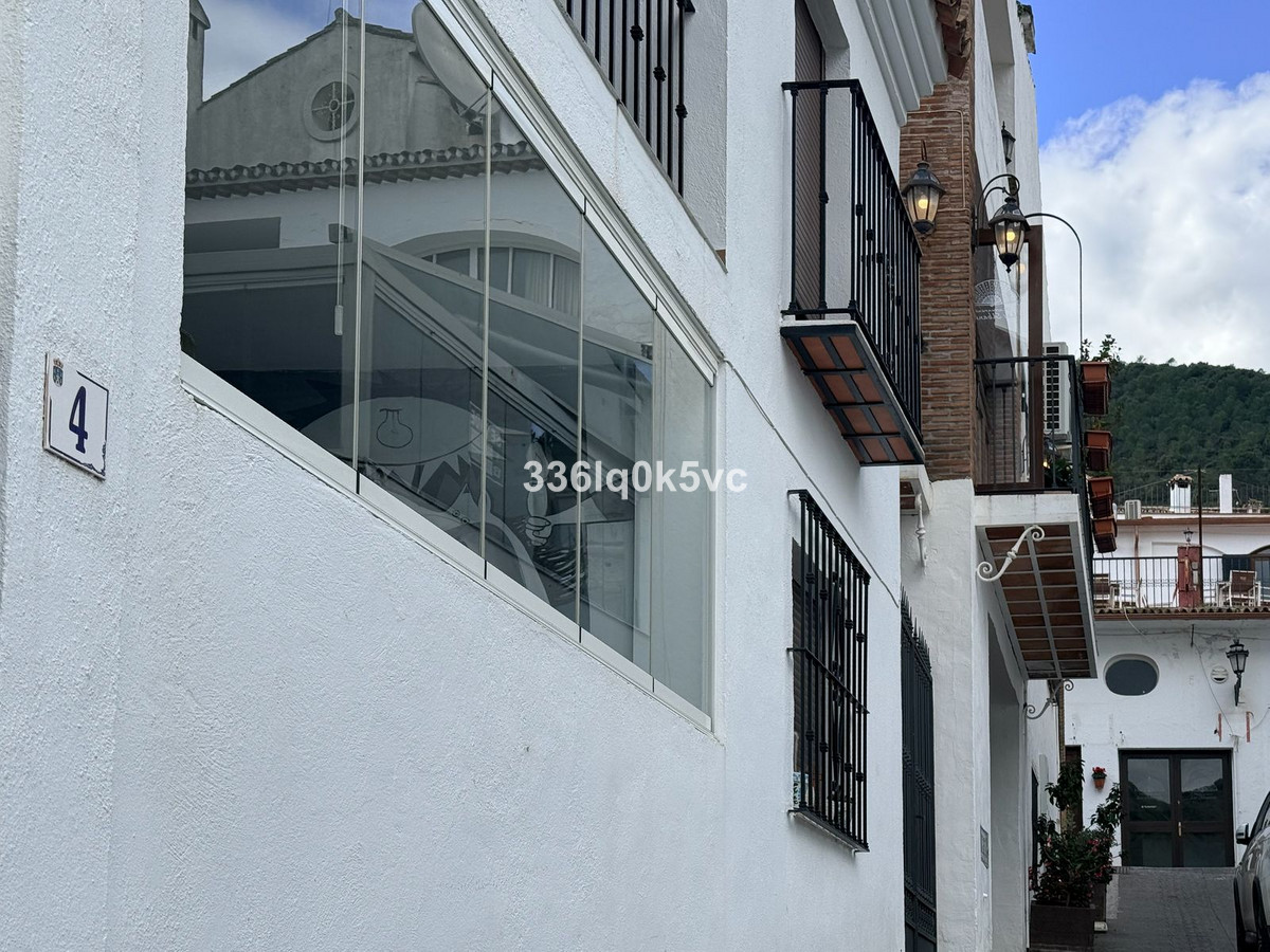 2 Bed, 2 Bath, ApartmentFor Sale, Benahavis, Malaga