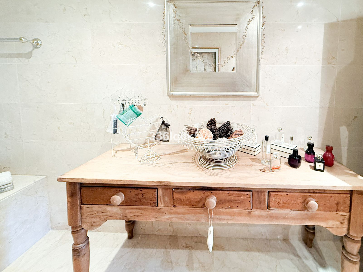 2 Bed, 2 Bath, ApartmentFor Sale, Benahavis, Malaga