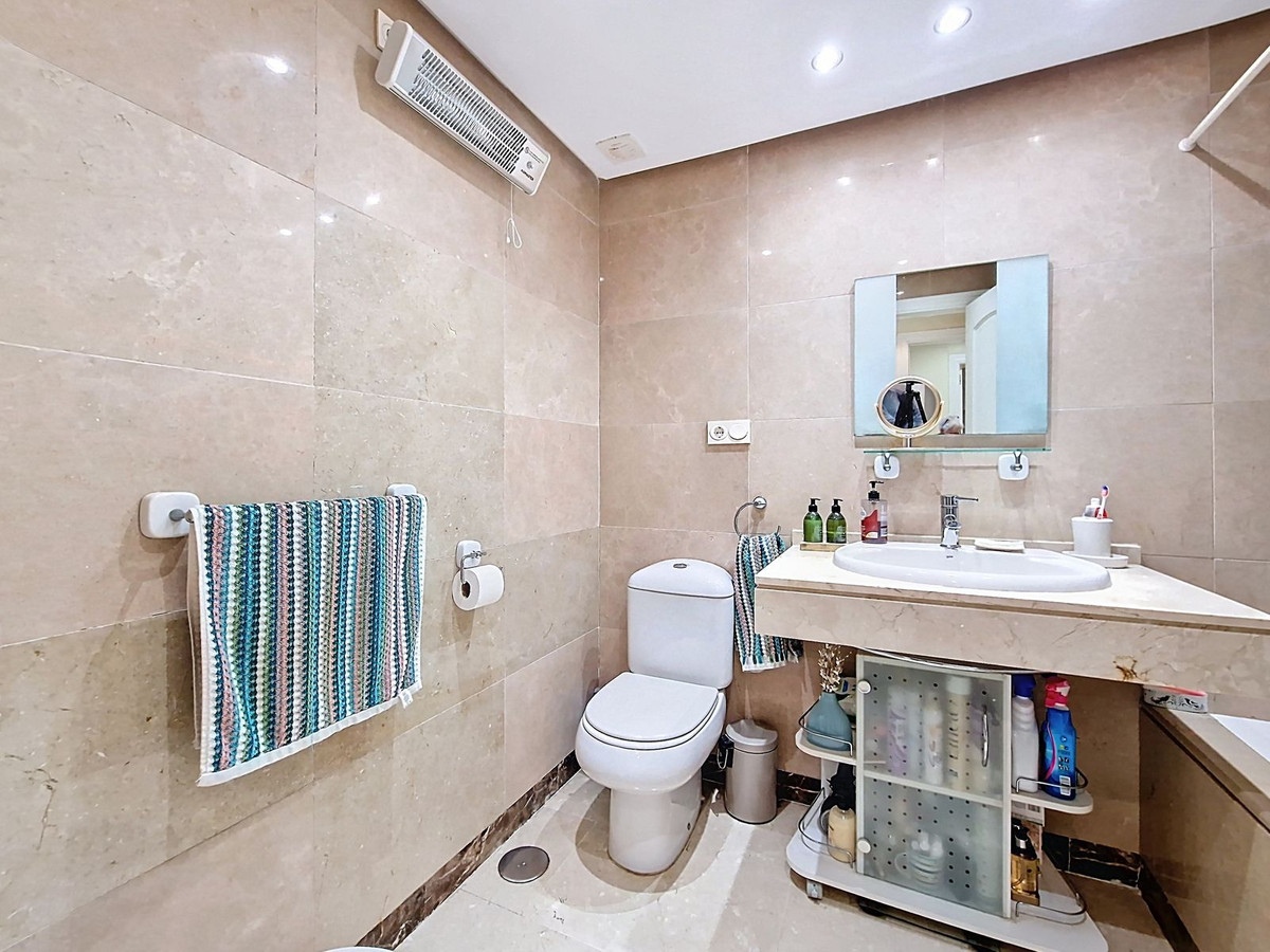 2 Bed, 2 Bath, ApartmentFor Sale, La Duquesa, Malaga