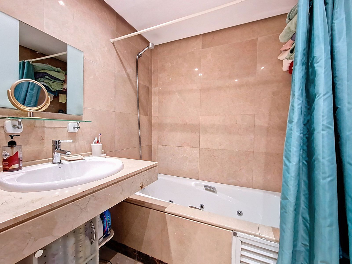 2 Bed, 2 Bath, ApartmentFor Sale, La Duquesa, Malaga