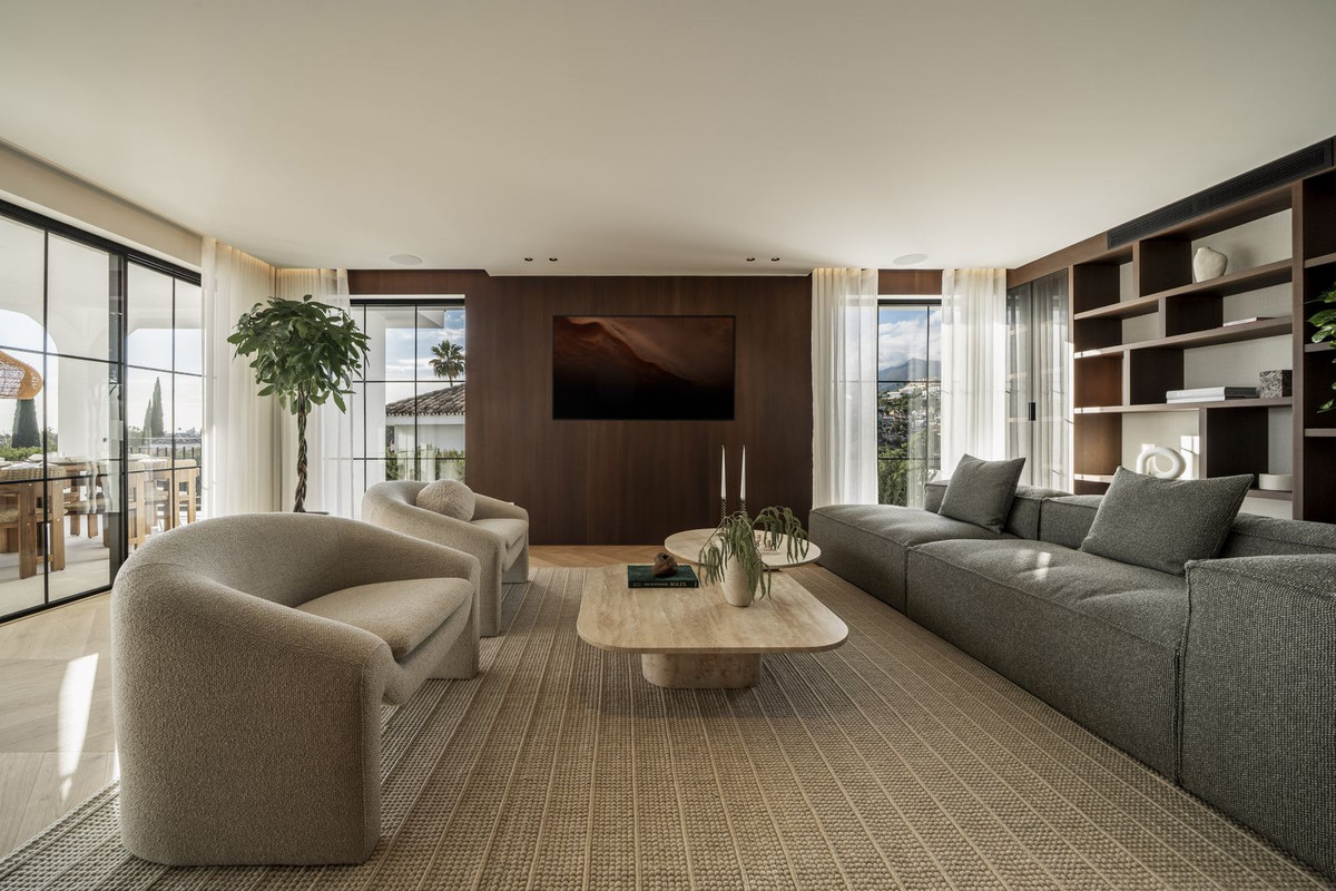 5 Bed, 4 Bath, HouseFor Sale, Nueva Andalucia, Malaga