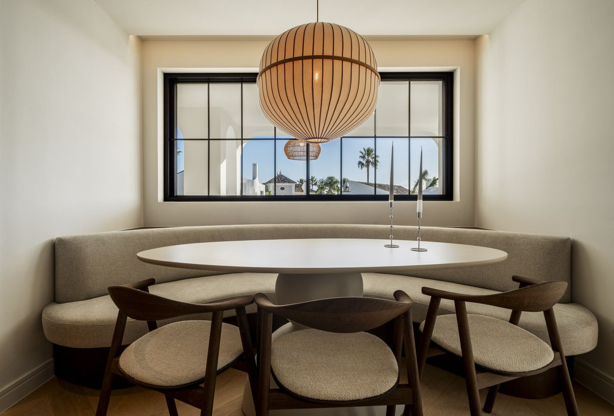 5 Bed, 4 Bath, HouseFor Sale, Nueva Andalucia, Malaga