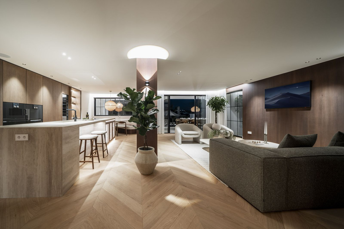 5 Bed, 4 Bath, HouseFor Sale, Nueva Andalucia, Malaga