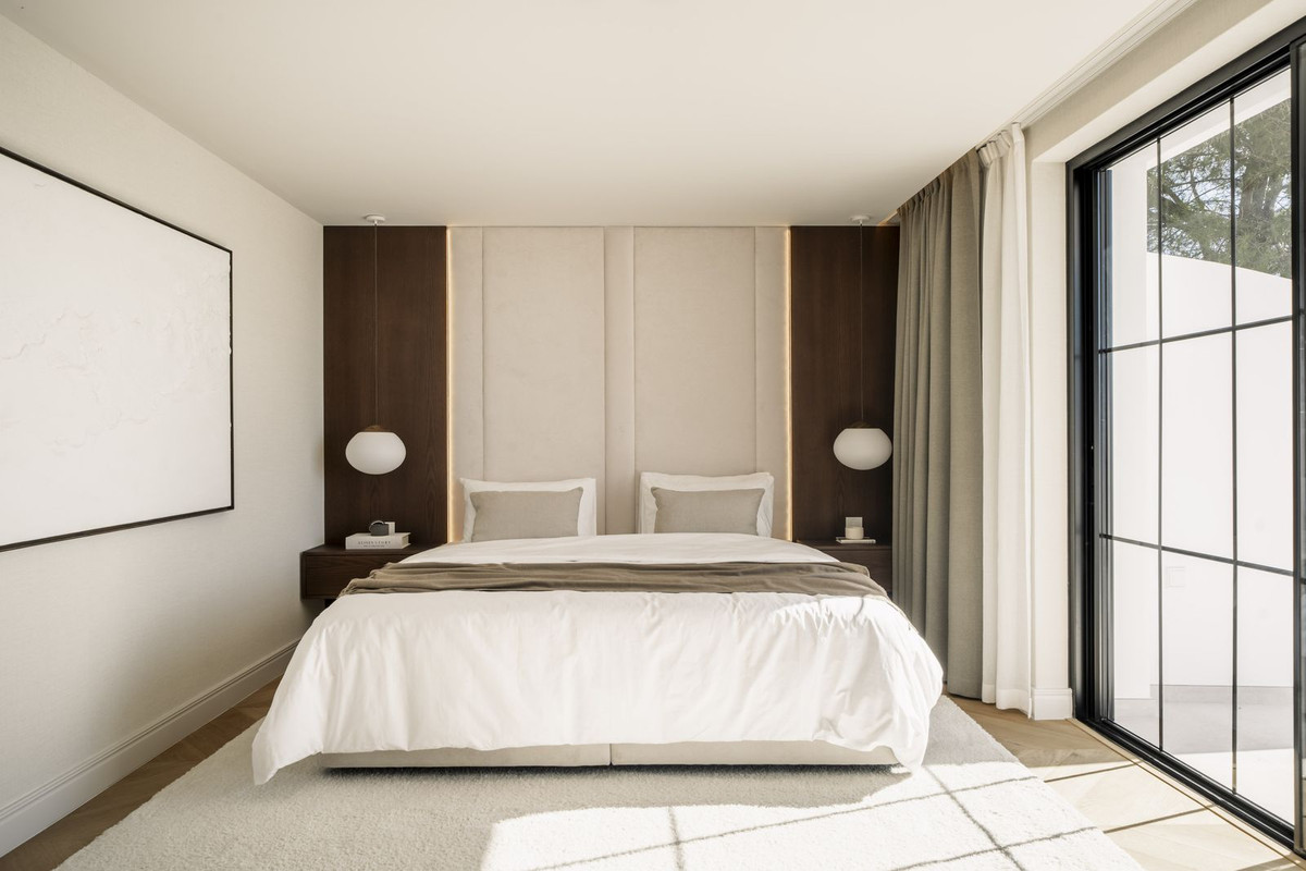 5 Bed, 4 Bath, HouseFor Sale, Nueva Andalucia, Malaga