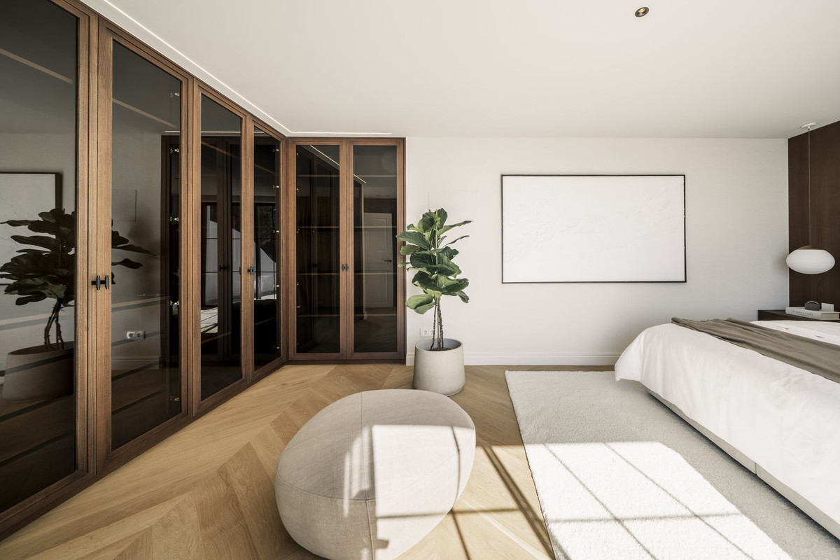 5 Bed, 4 Bath, HouseFor Sale, Nueva Andalucia, Malaga