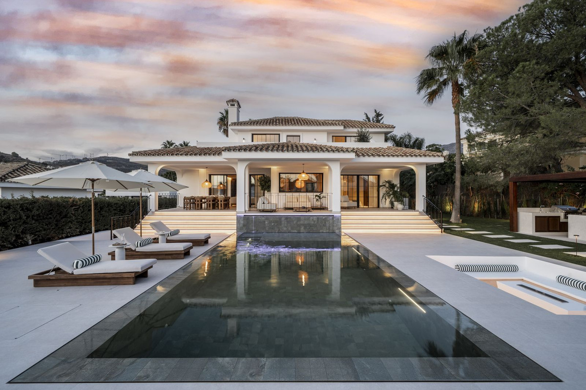 5 Bed, 4 Bath, HouseFor Sale, Nueva Andalucia, Malaga