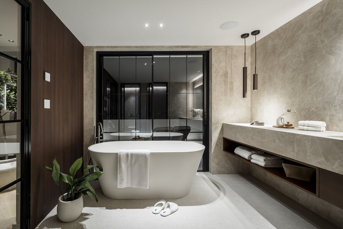 5 Bed, 4 Bath, HouseFor Sale, Nueva Andalucia, Malaga