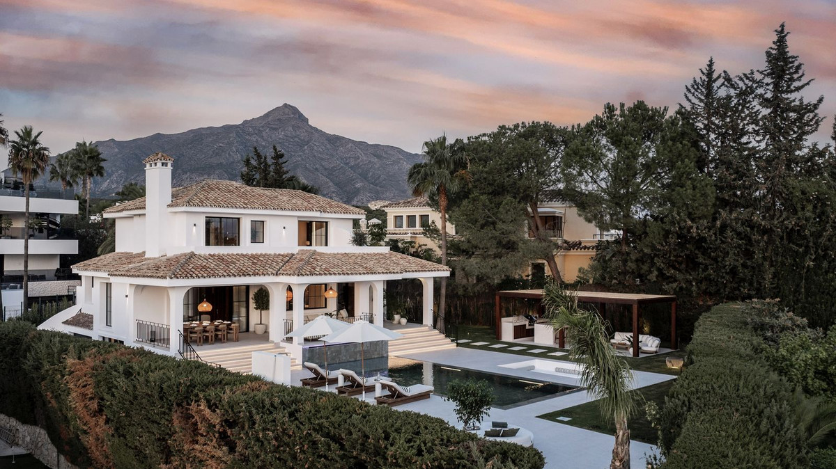 5 Bed, 4 Bath, HouseFor Sale, Nueva Andalucia, Malaga