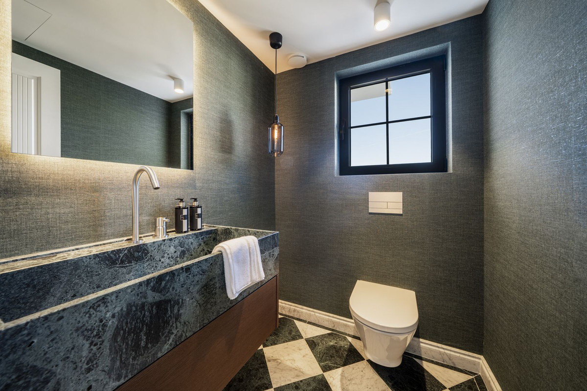 5 Bed, 4 Bath, HouseFor Sale, Nueva Andalucia, Malaga