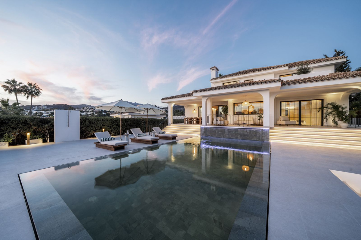 5 Bed, 4 Bath, HouseFor Sale, Nueva Andalucia, Malaga