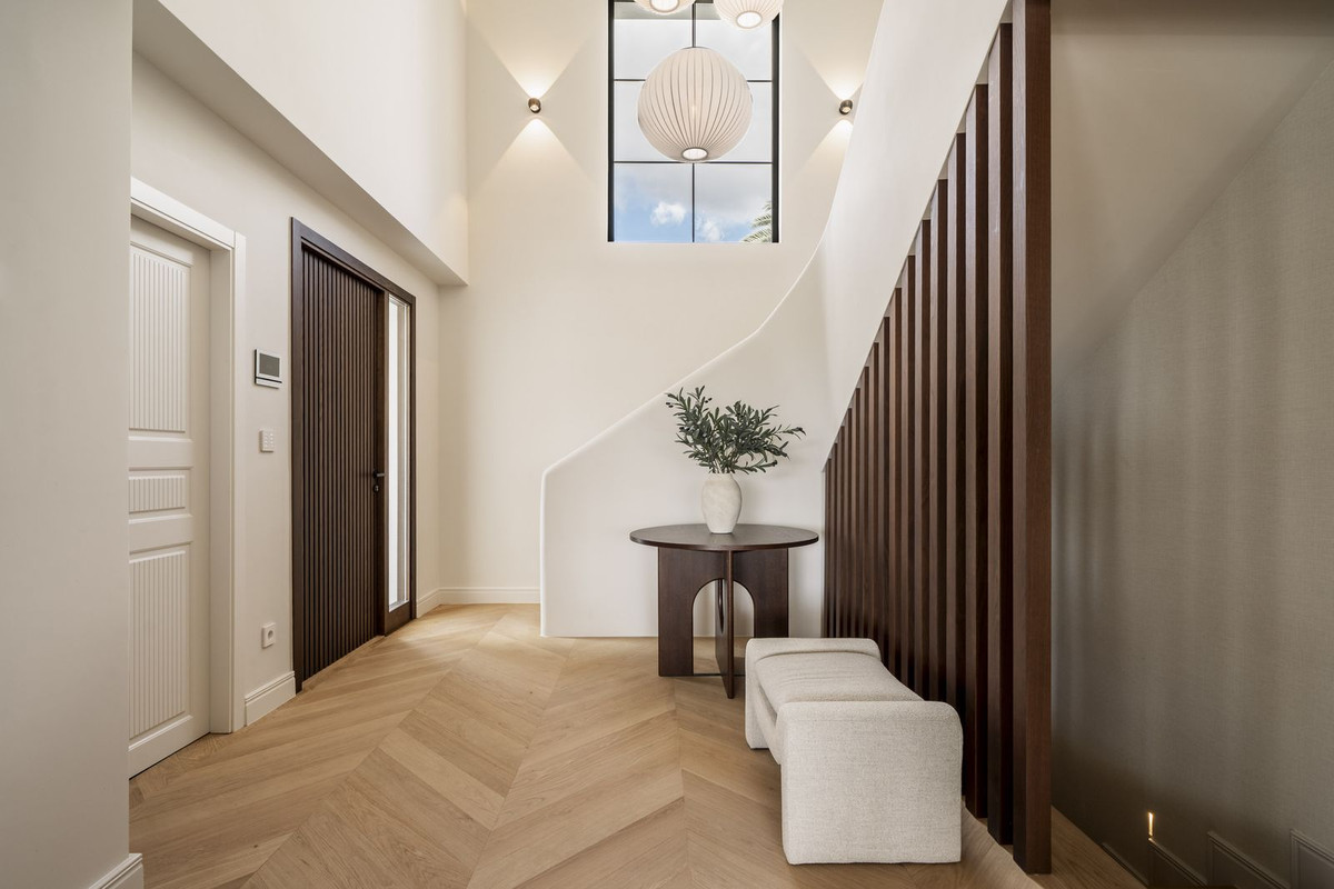 5 Bed, 4 Bath, HouseFor Sale, Nueva Andalucia, Malaga