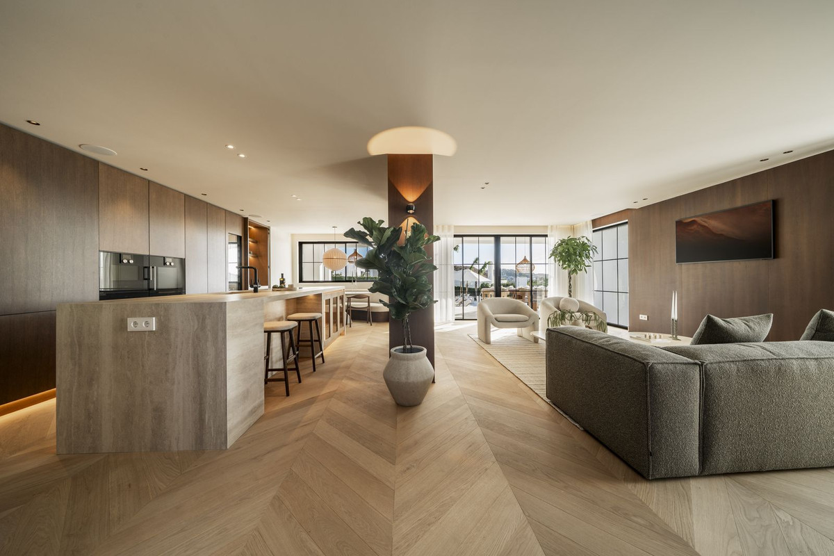 5 Bed, 4 Bath, HouseFor Sale, Nueva Andalucia, Malaga