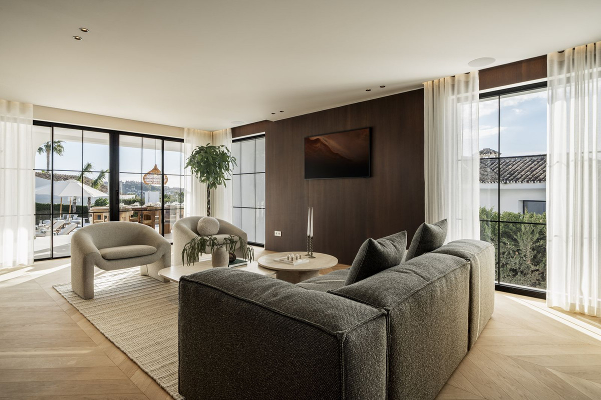 5 Bed, 4 Bath, HouseFor Sale, Nueva Andalucia, Malaga