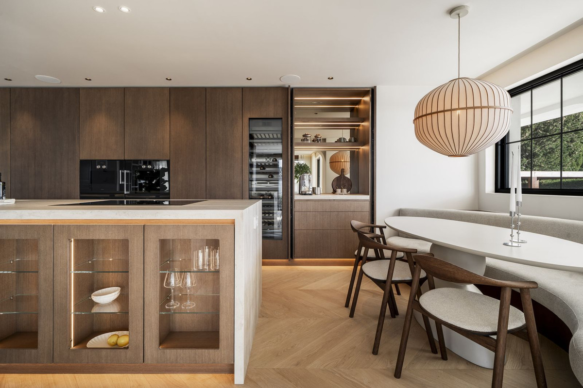 5 Bed, 4 Bath, HouseFor Sale, Nueva Andalucia, Malaga