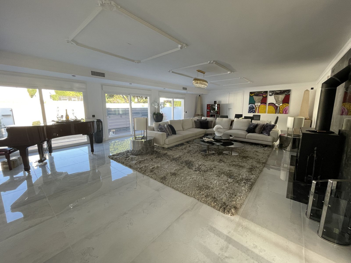 6 Bed, 6 Bath, HouseFor Sale, Atalaya, Malaga